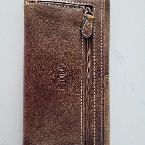 Roots Leather Tribe Trifold Wallet - Picture 2 of 5